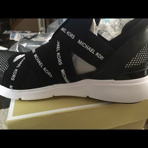 michael kors sully trainer